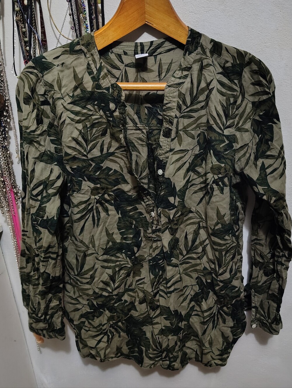 Small - Leafy green flowy top